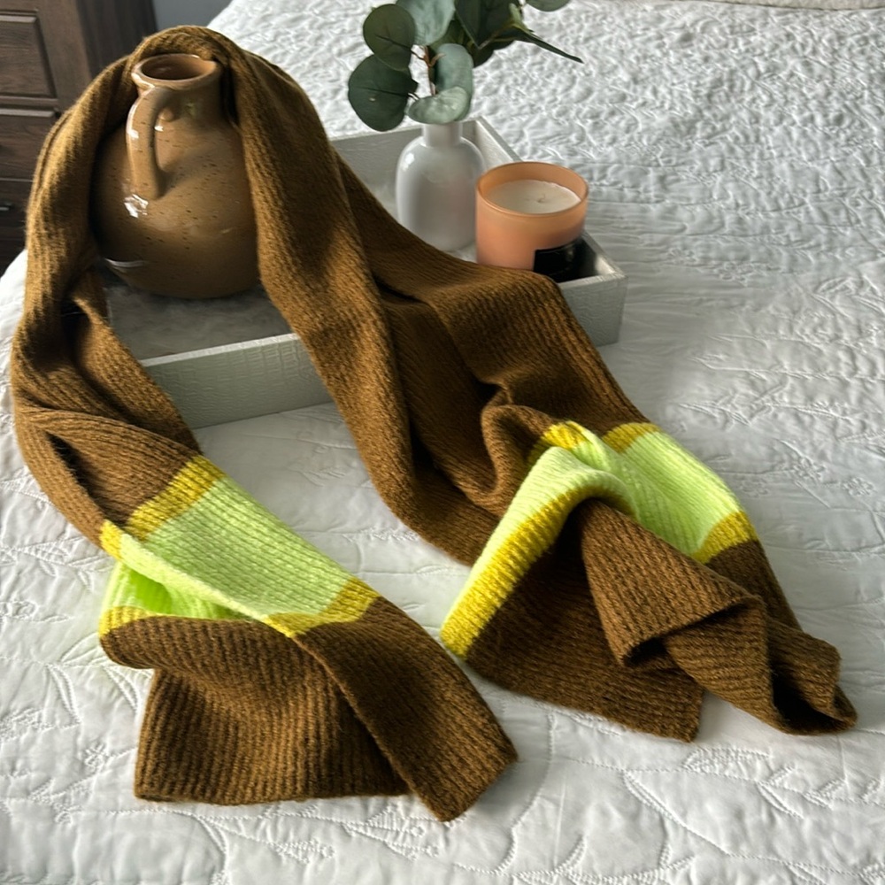 Offline chunky scarf.